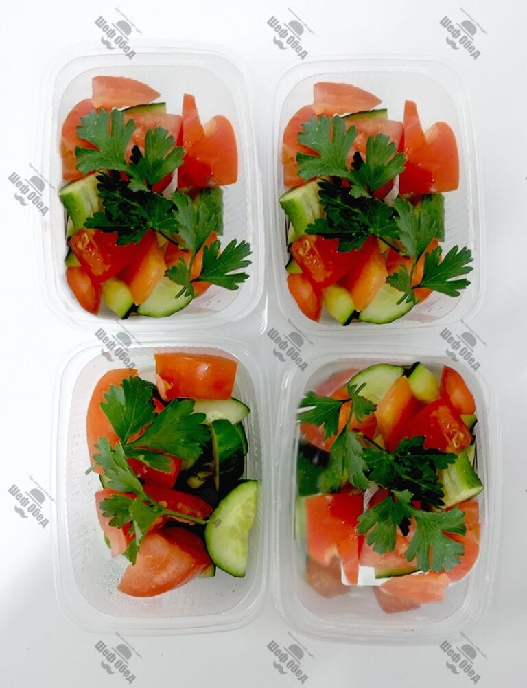 Салат с томатом и огурцом, доставка обедов в офис